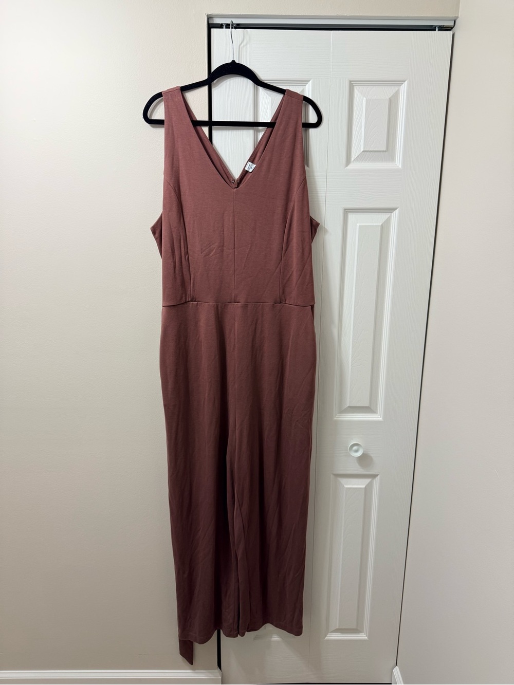 Old Navy Sleeveless V-Neck Wide-Leg Jumpsuit - Rosewood
